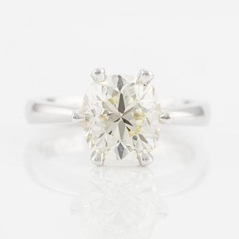 Ring, with cushion-cut diamond.