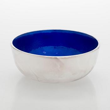 A. Tillander, malja, sterlinghopeaa ja emalia. Turku 2005.