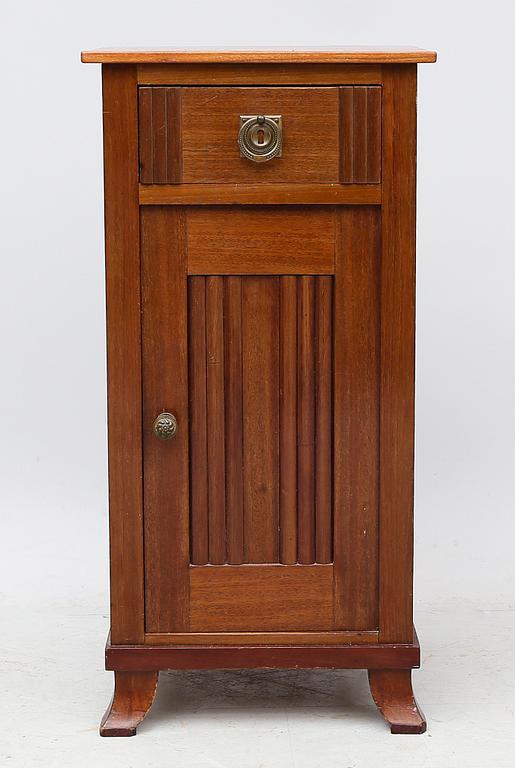 SÄNGBORD, 1900-talets första hälft.