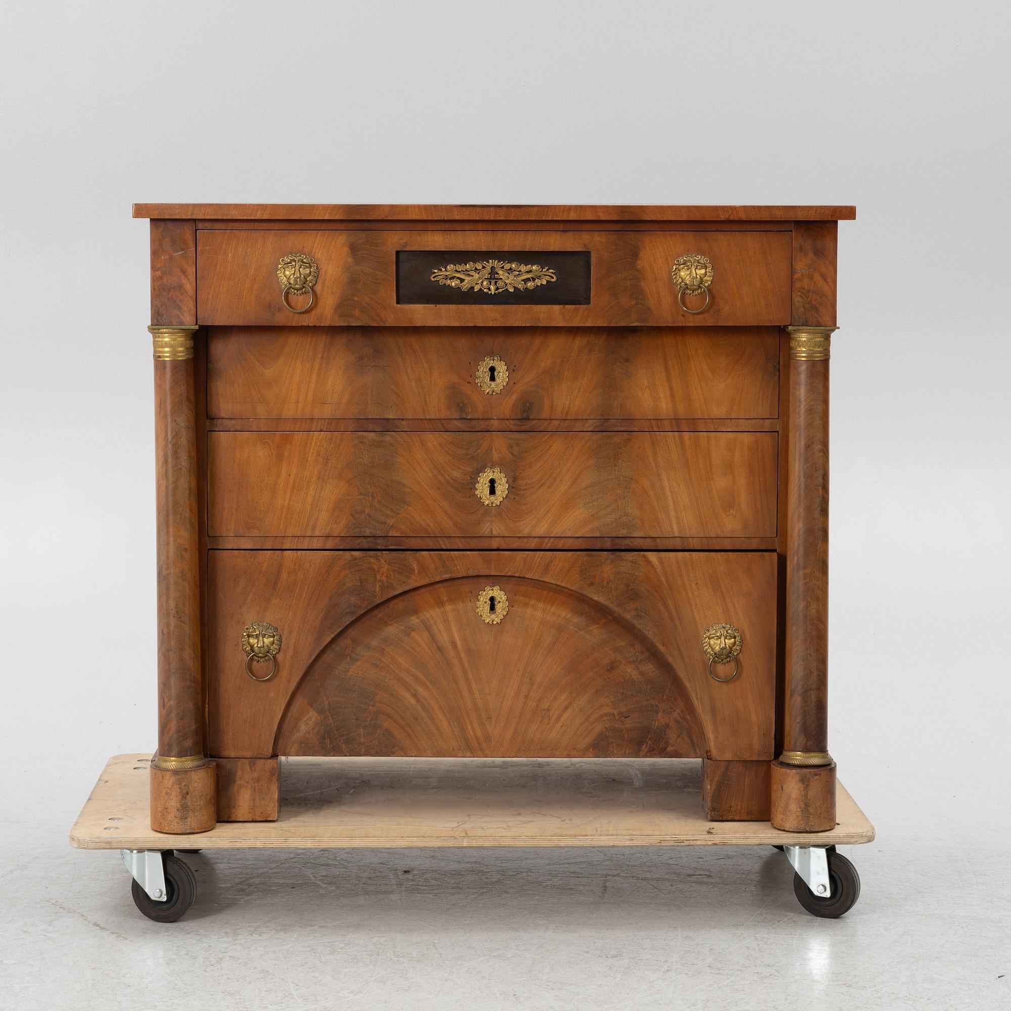 Byrå, 1800-talets första hälft. Empire.