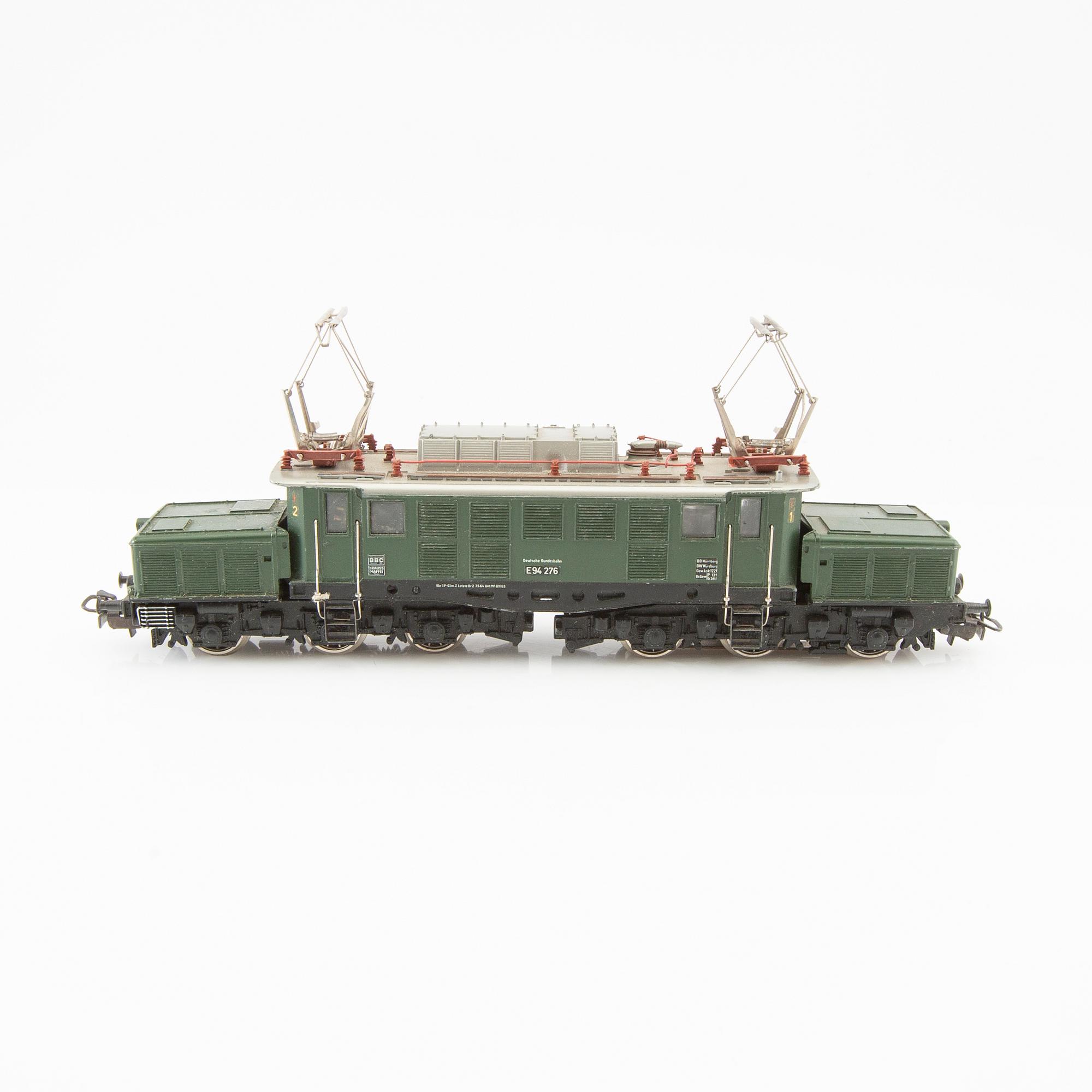 Märklin, 4 pcs. locomotives, including model 3031 and 3074, 6 cars of various models.