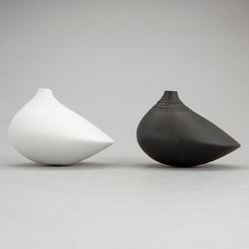 TAPIO WIRKKALA, vaser, 2 st, porslin "Pollo", Studio-Line Rosenthal.