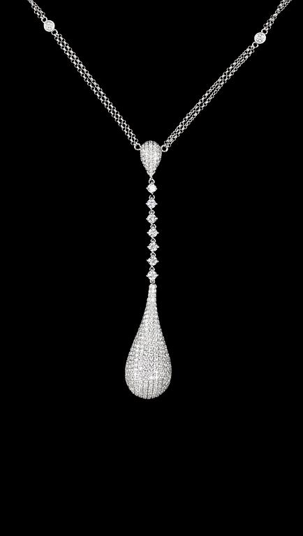 COLLIER, briljantslipade diamanter, tot. 3.87 ct, i form av hängande droppe.