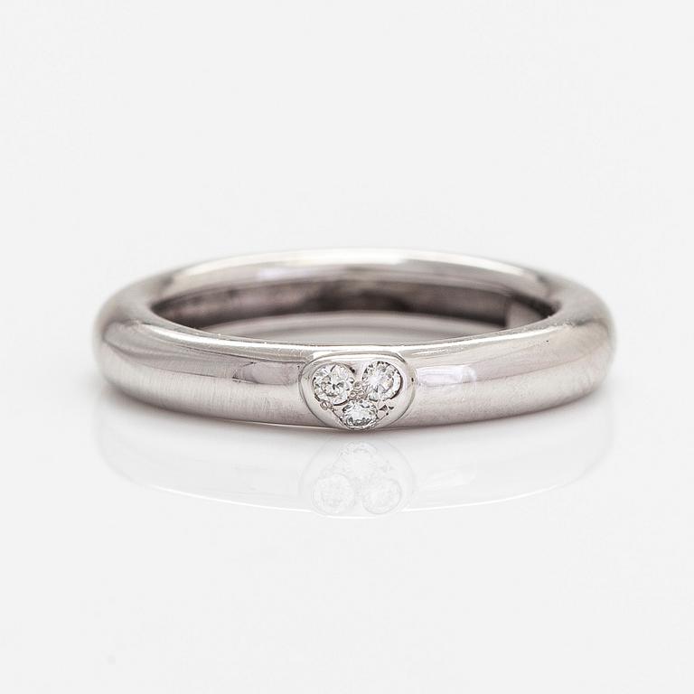 Tiffany & Co, an 18K white gold 'Friendship Heart' ring with diamonds, ca. 0.06 ct in total.