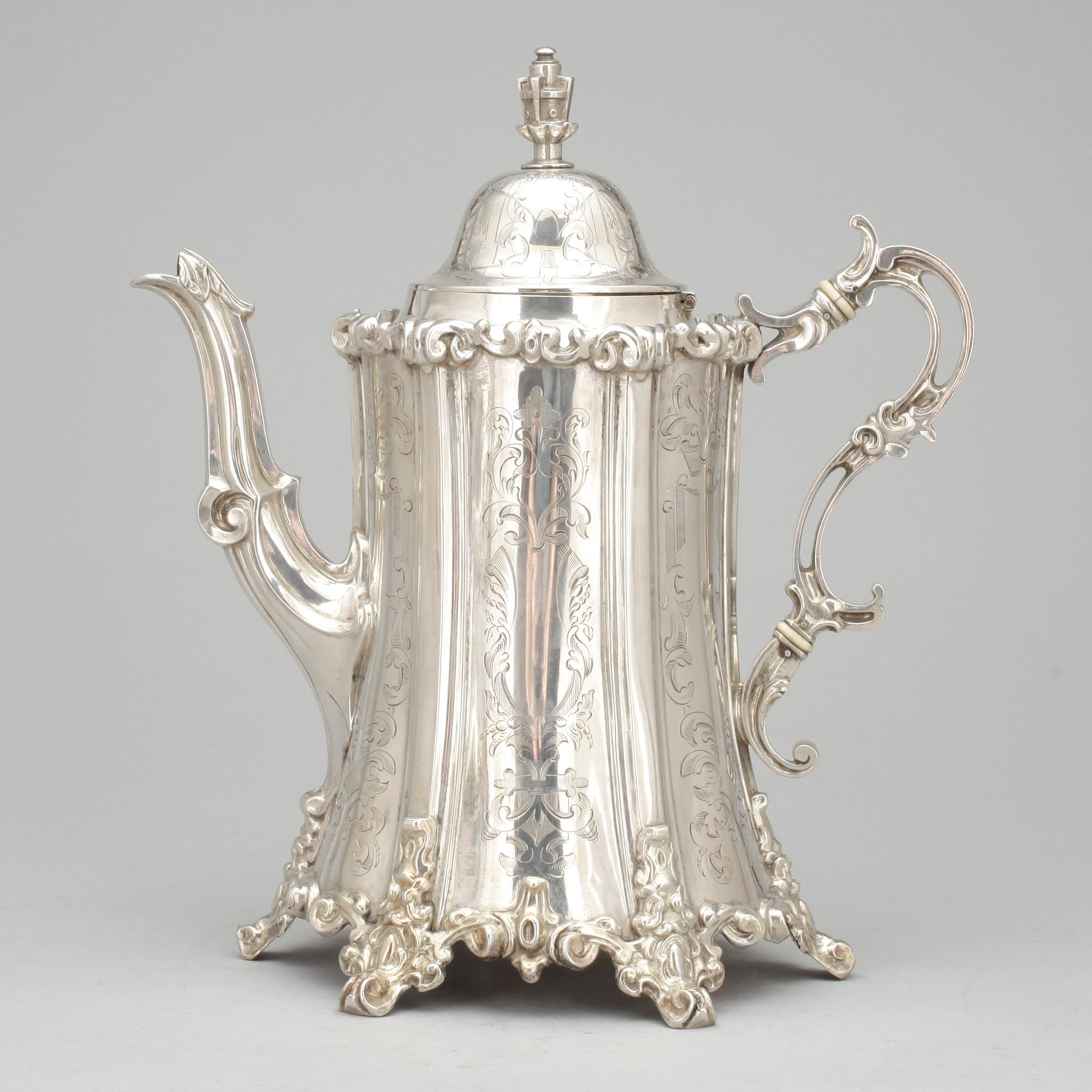 KAFFEKANNA, silver, Gustaf Möllenborg Féron, Stockholm, 1851. Vikt: 1048 gram.