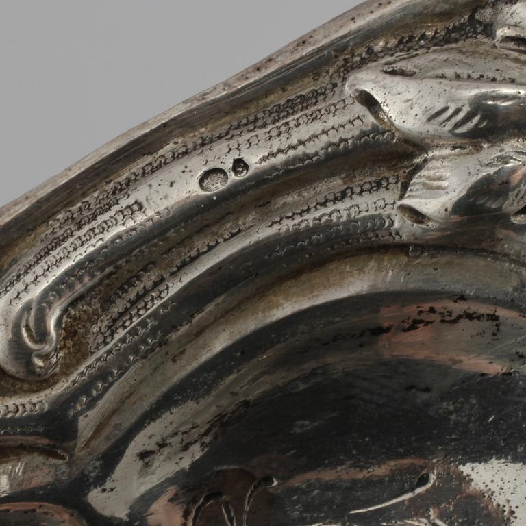 BRICKA, silver, importstämplad, 1900-tal. Vikt 915 g.