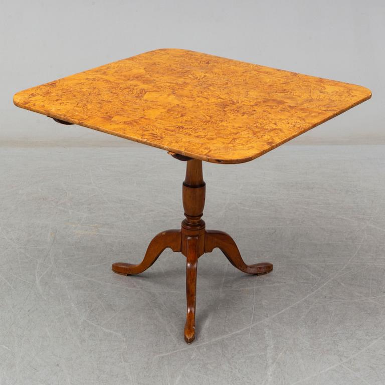 A first half of the 19th Centuiy tilt top table.