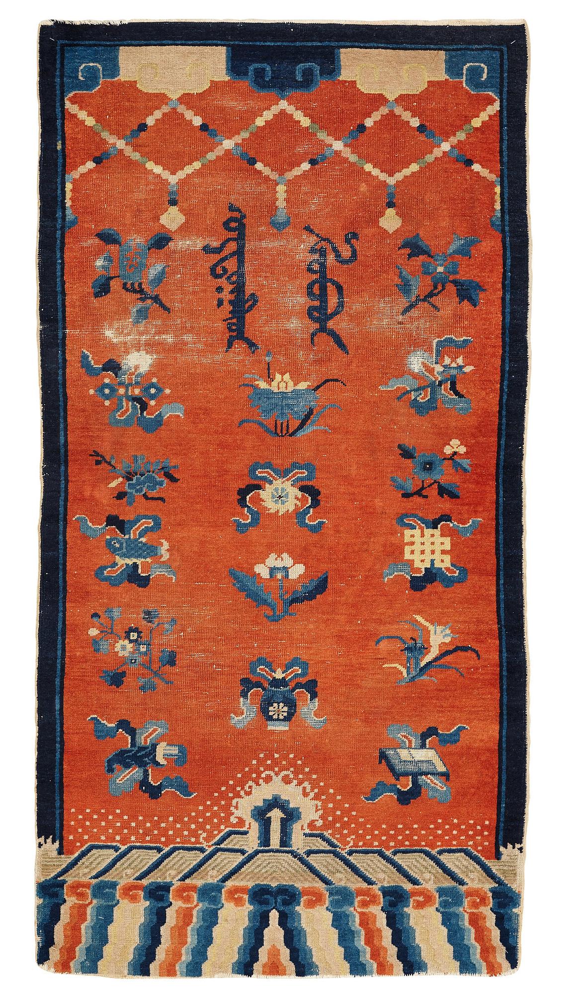 A pillar rug, an antique Chinese, late Qing dynasty, around 1900, ca 178-180,5 x 92-93,5 cm.