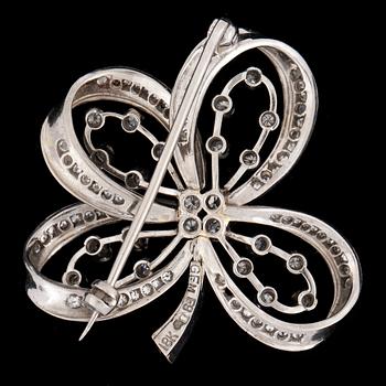 BROSCH, 18k vitguld med briljantslipade diamanter tot ca0,60ct. Fahlström, Stockholm, 1956. Vikt 11g.