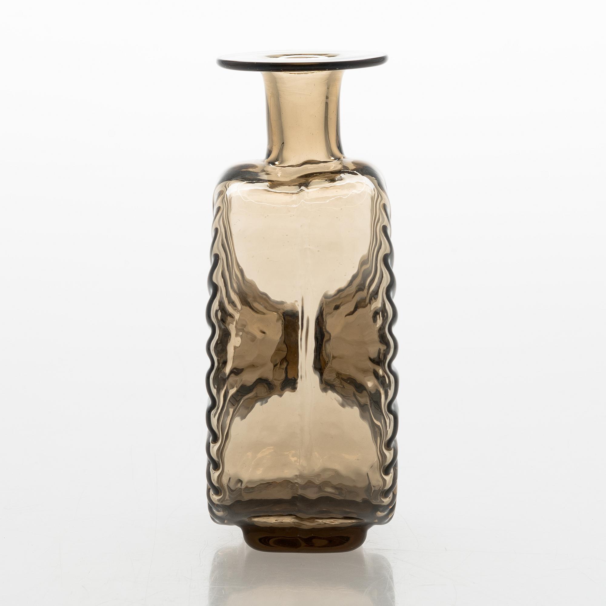 Helena Tynell, Sun bottle for Riihimäen Lasi Oy. In production 1964-1974.