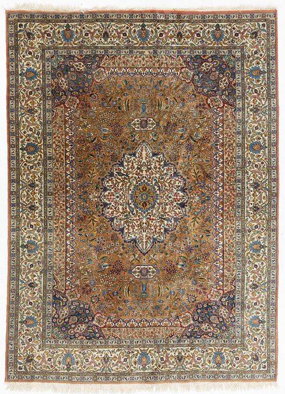 Matta, möjligen östeuropa, ca 324 x 235 cm.