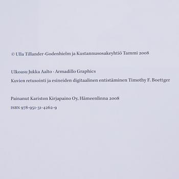 BOK, "Fabergé ja hänen suomalaiset mestarinsa" Ulla Tillander-Godenhielm, Tammi, Helsingfors 2008. Numrerad 1800/1680.