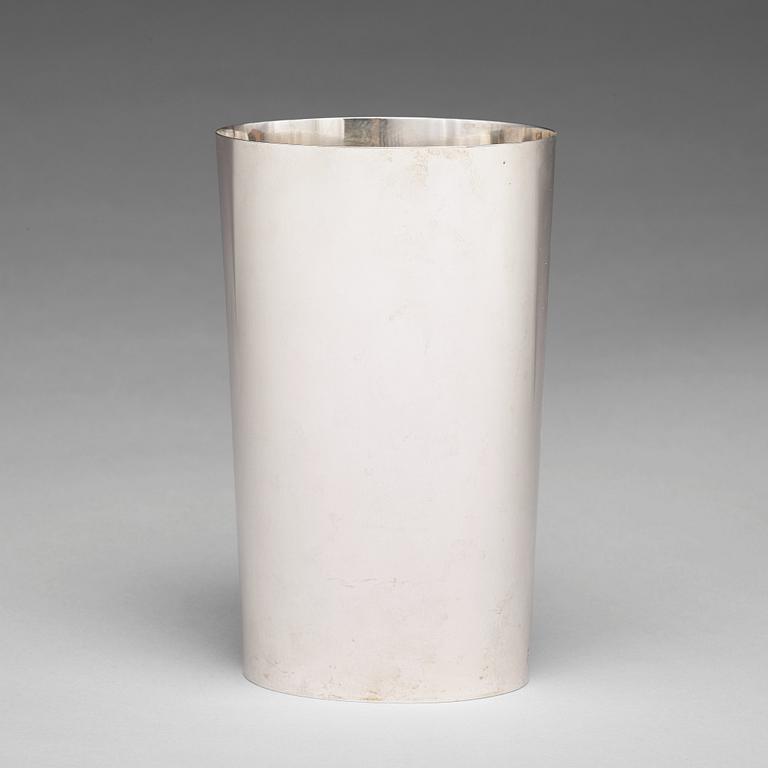 Prins Carl Philip Bernadotte, a sterling silver vase, Guldsmedsaktiebolaget, Stockholm 2011.