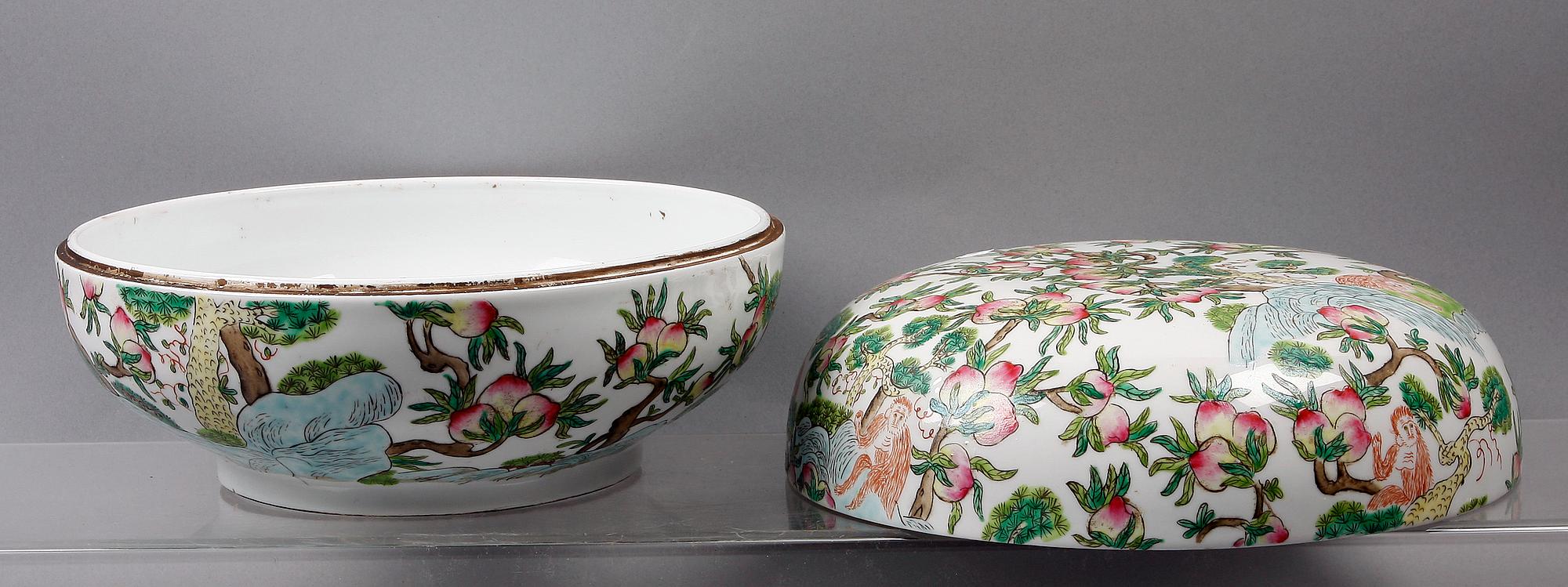 SKÅL med LOCK, porslin, Kina. 1900-tal.