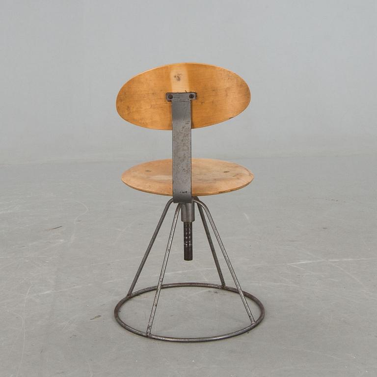 SKRIVBORDSSTOL, för barn, industridesign.