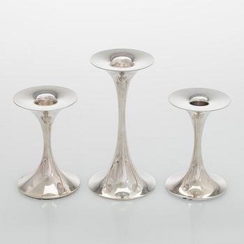 Tapio Wirkkala, kynttilänjalkoja, 3 kpl, hopeaa, "Trumpetti", Kultakeskus, Hämeenlinna 1988-2003.
