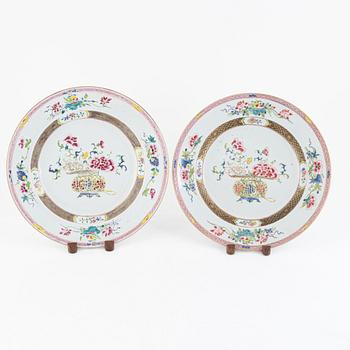 A pair of famille rose dishes, Qing dynasty, Qianlong (1736-95).