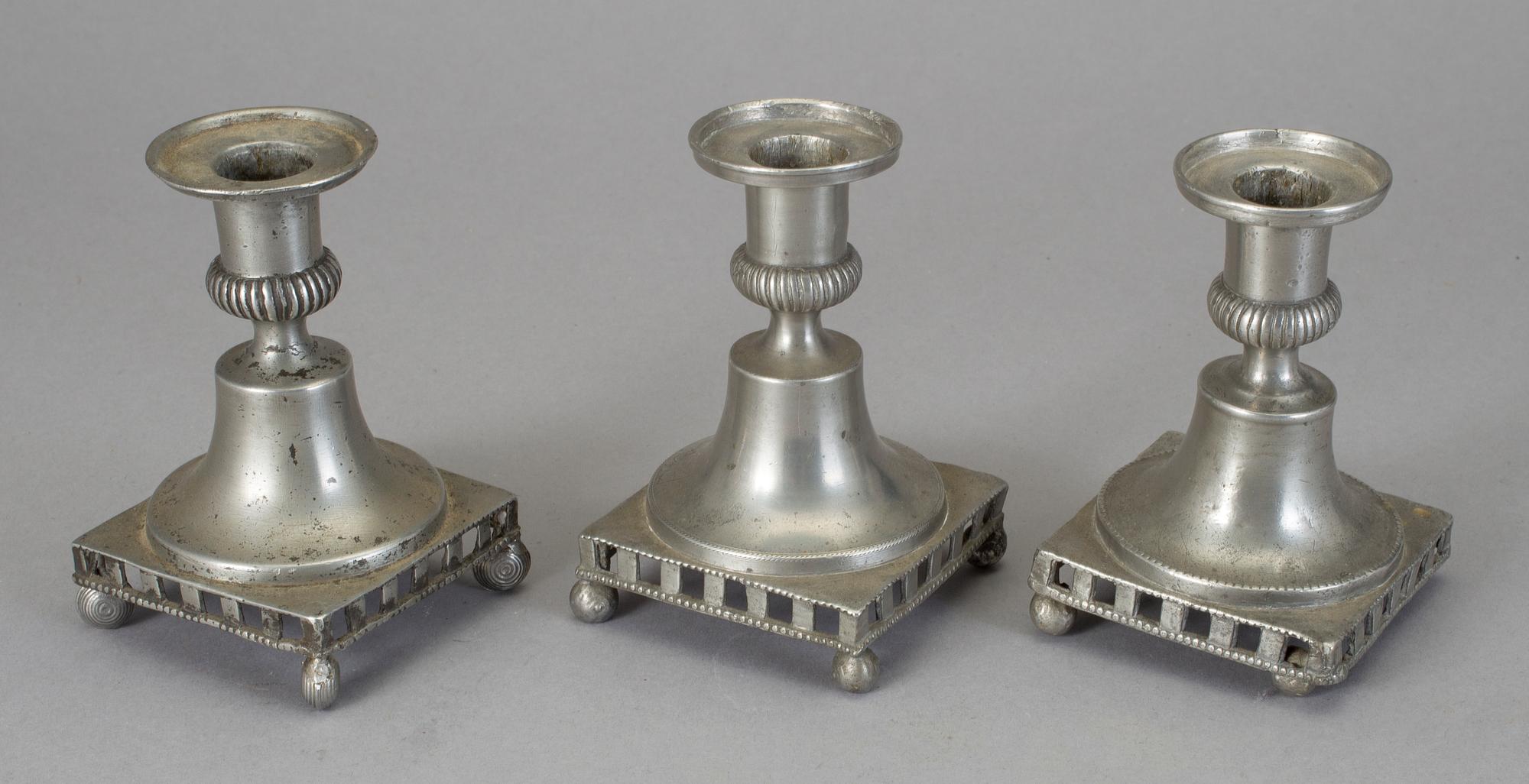 LJUSSTAKAR, 3 st snarlika, tenn, oidentifierade stämplar, sannolikt bla Stockholm, 1800-talets första hälft.