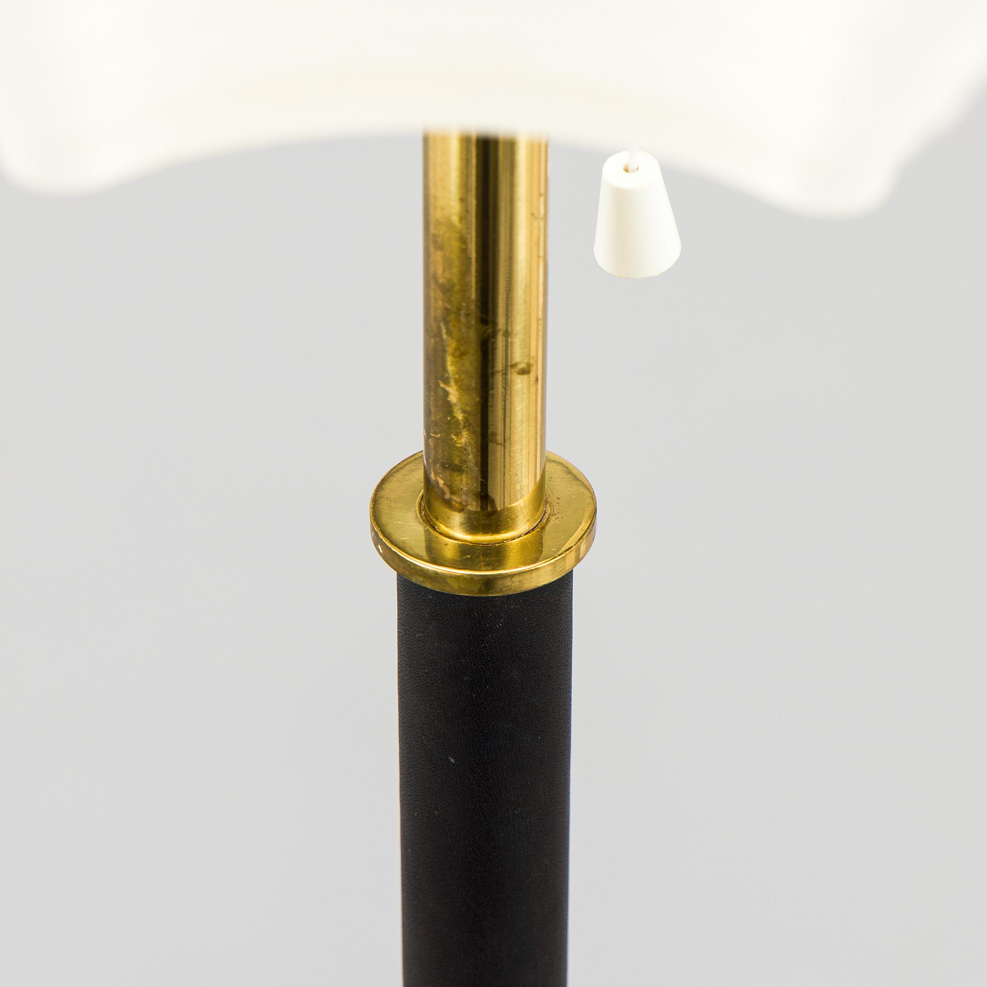 Alvar Aalto, 'Angel wing' model A 805 floor light manufactured by Valaisinpaja Oy, end of 20th century.