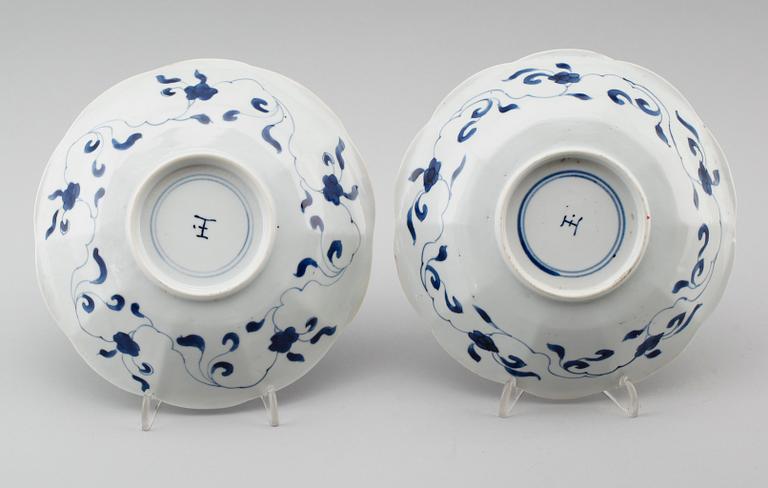 SKÅLFAT, 1 par, porslin, Kina, Kangxi 1662-1722.