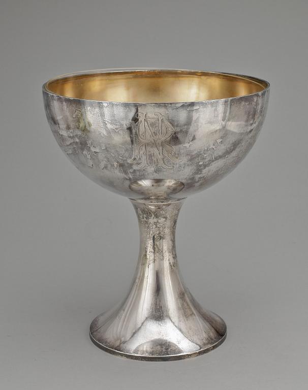 POKAL, silver, otydliga mästarstämplar, Stockholm, 1910. Vikt 822 g.