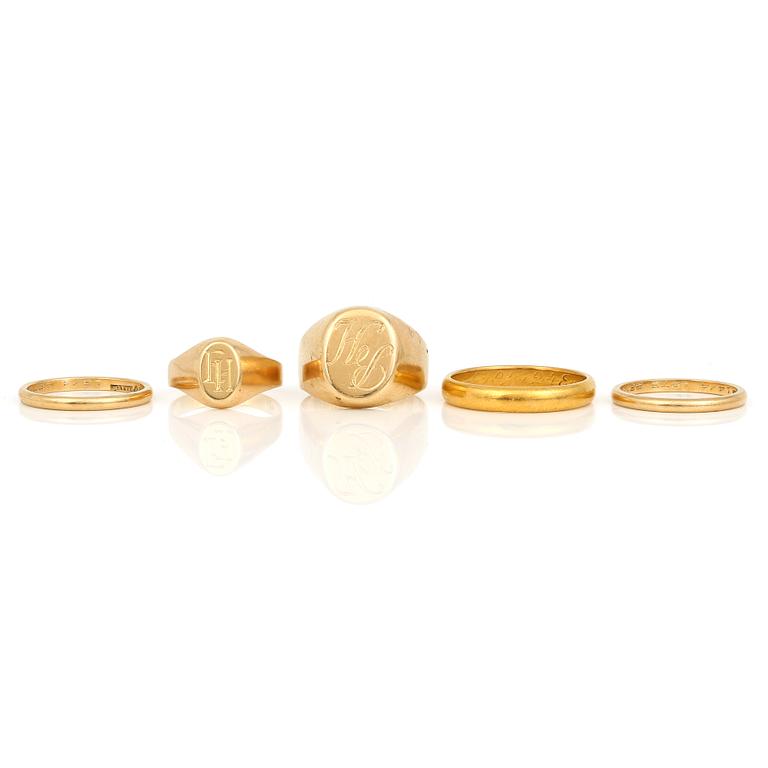 RINGAR, 5 st, 18K guld, mestadels Stockholm, Sverige, andra hälft 1900-tals. Total vikt ca 19,40 g.