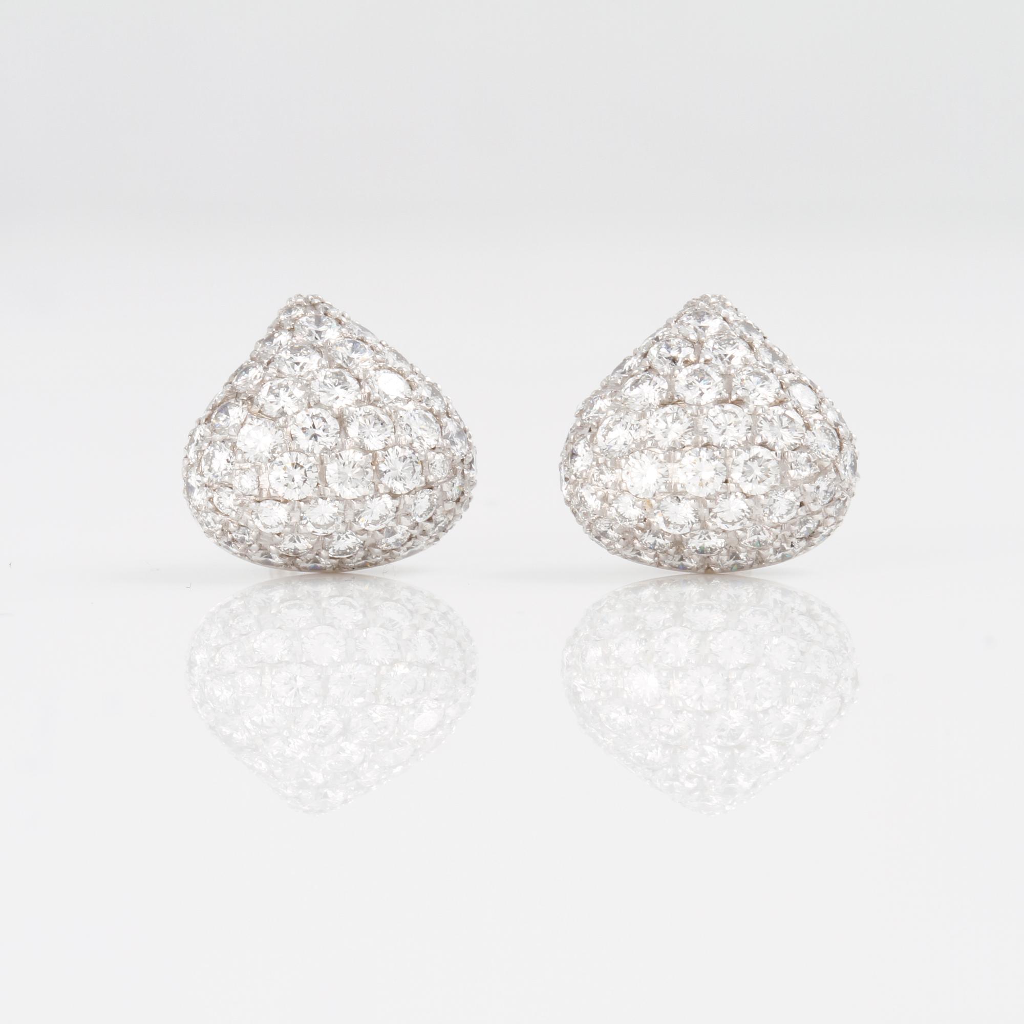 ÖRHÄNGEN, med briljantslipade diamanter, "Pushkin", Chopard.
