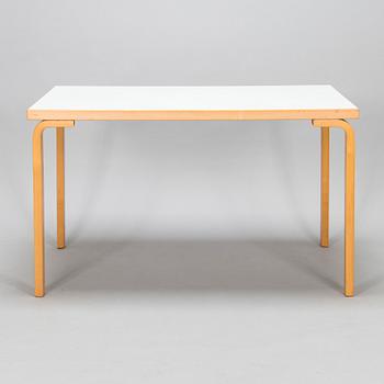 Alvar Aalto, matbord, modellnr 95 samt 81b (3 delar), Artek, Finland. 1900-talets slut.