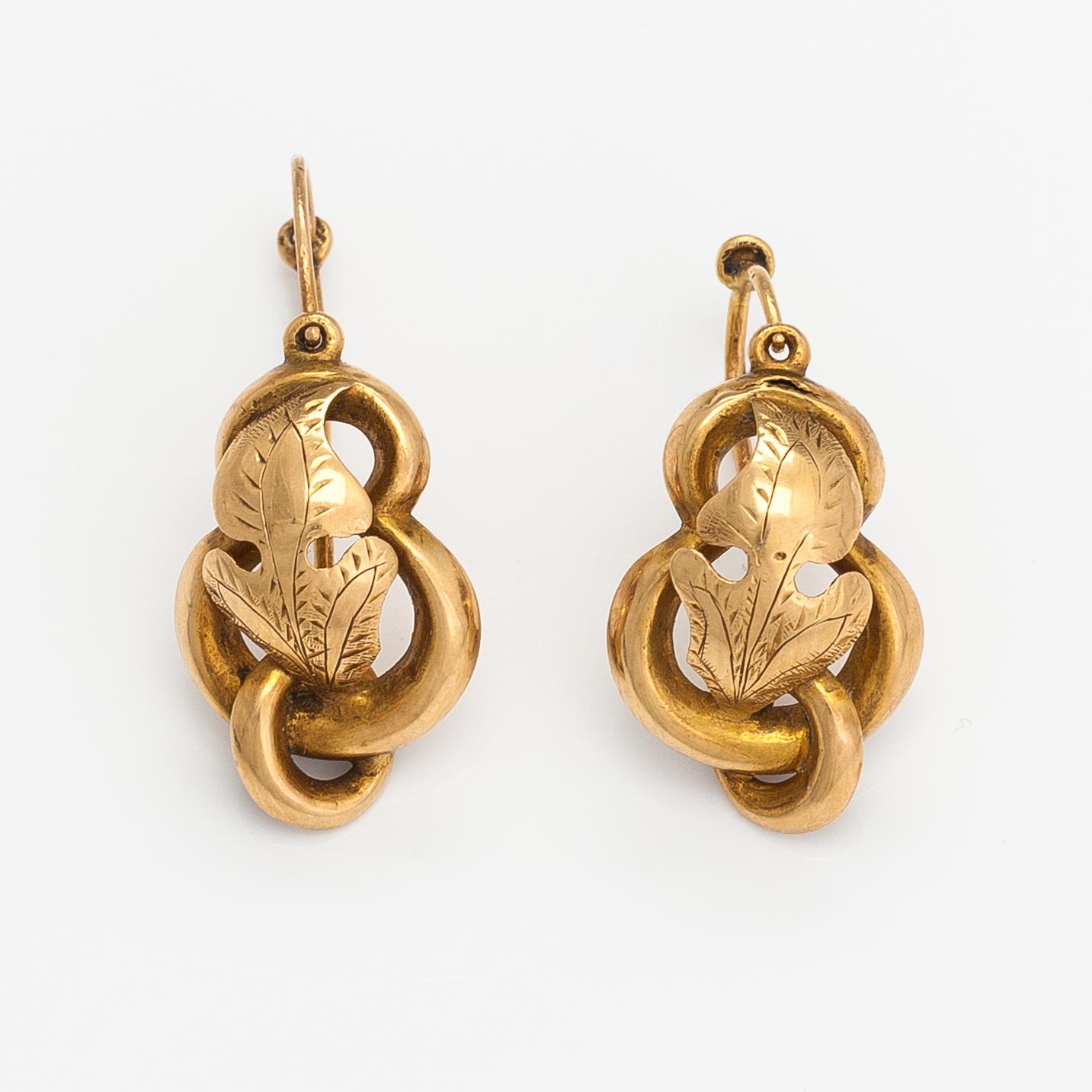 A pair of 18K gold earrings. Enoch Bäckström, Vaasa 1862.