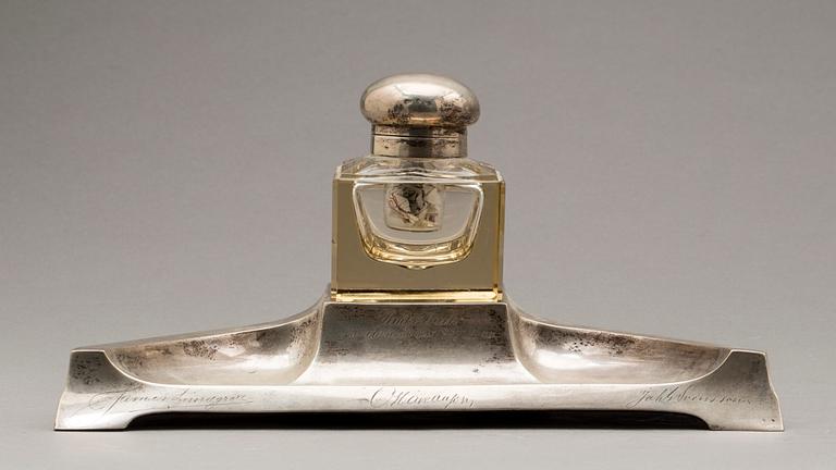 BORDSUPPSATS, 2 delar, silver, 1921. Vikt exkl bläckbehållare 620 gram.