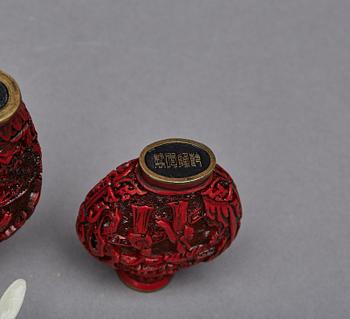 SNUSFLASKOR, 2 st, lackarbeten, Kina, 1800/1900-tal.