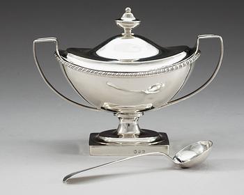 An Irish early 19th century sauce tureen, marks of Dublin 1803.