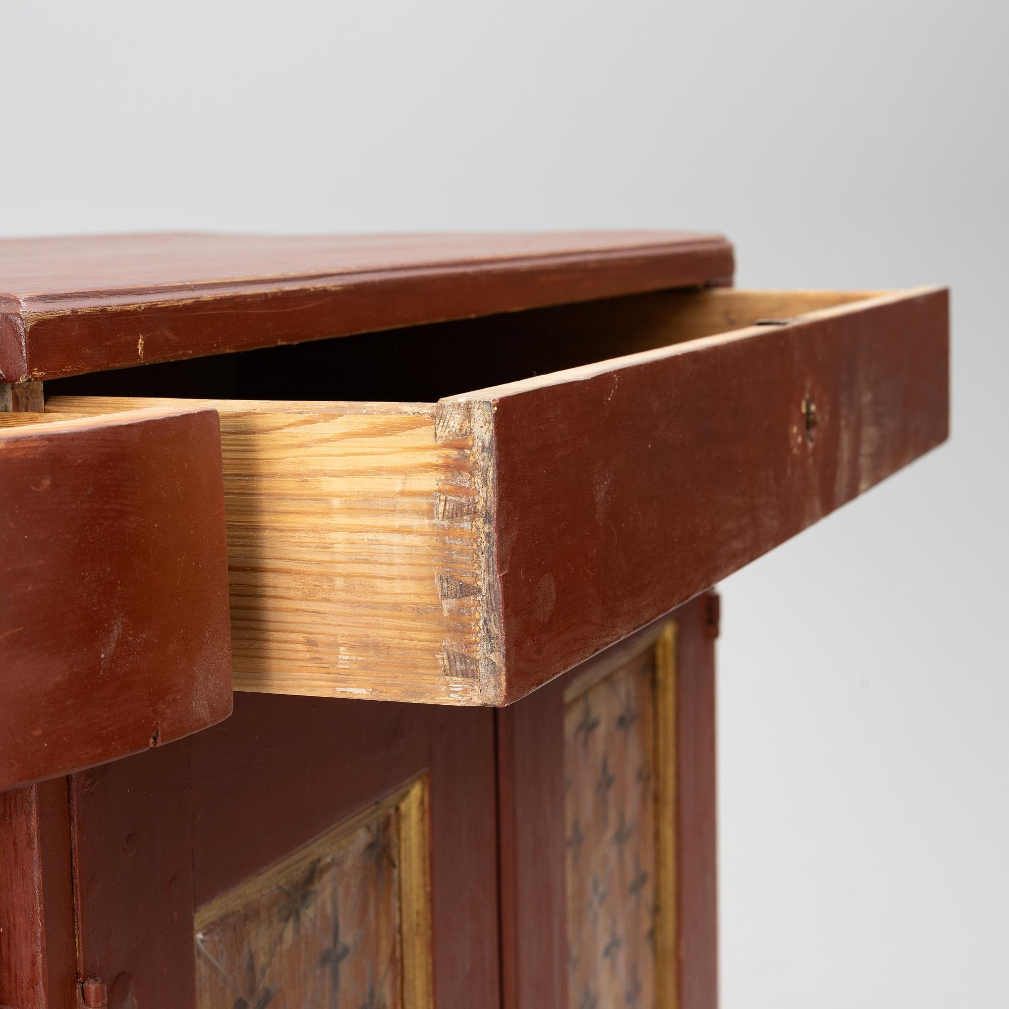 A cabinet, 19th century.