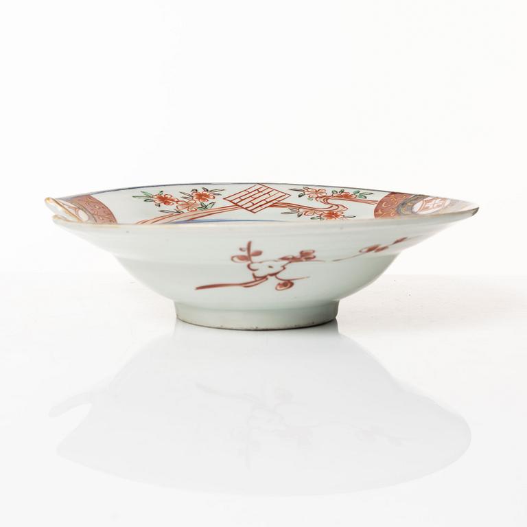 A Japanese imari porcelain barber's bowl, Meiji (1868-1912).