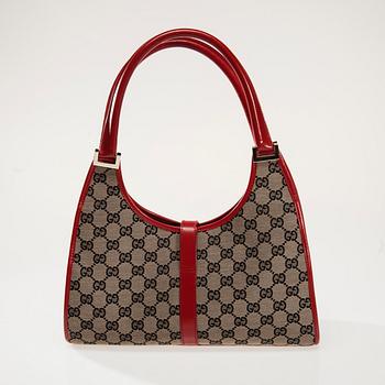 LAUKKU, Gucci.