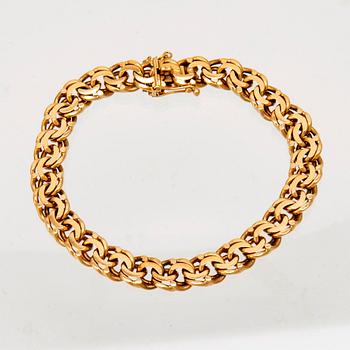 An 18K gold bracelet.