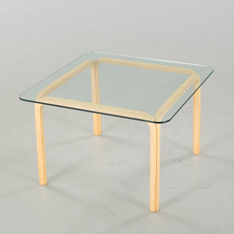 ALVAR AALTO, soffbord, "Y805B", modell formgiven 1946.