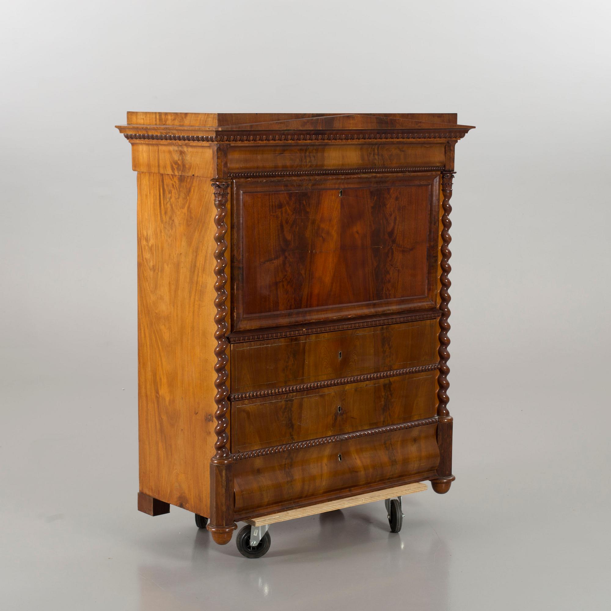 CHIFFONJÈ, senempire 1800-talets mitt.