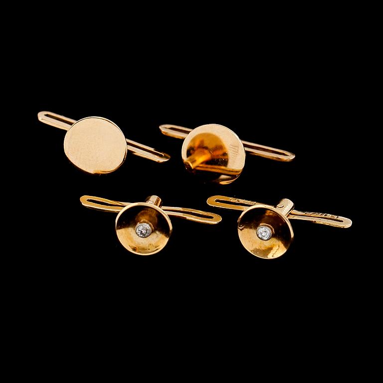 SKJORTKNAPPAR, 2 par, 18 k guld, bla med briljantslipade diamanter. Total vikt 4,2 g.