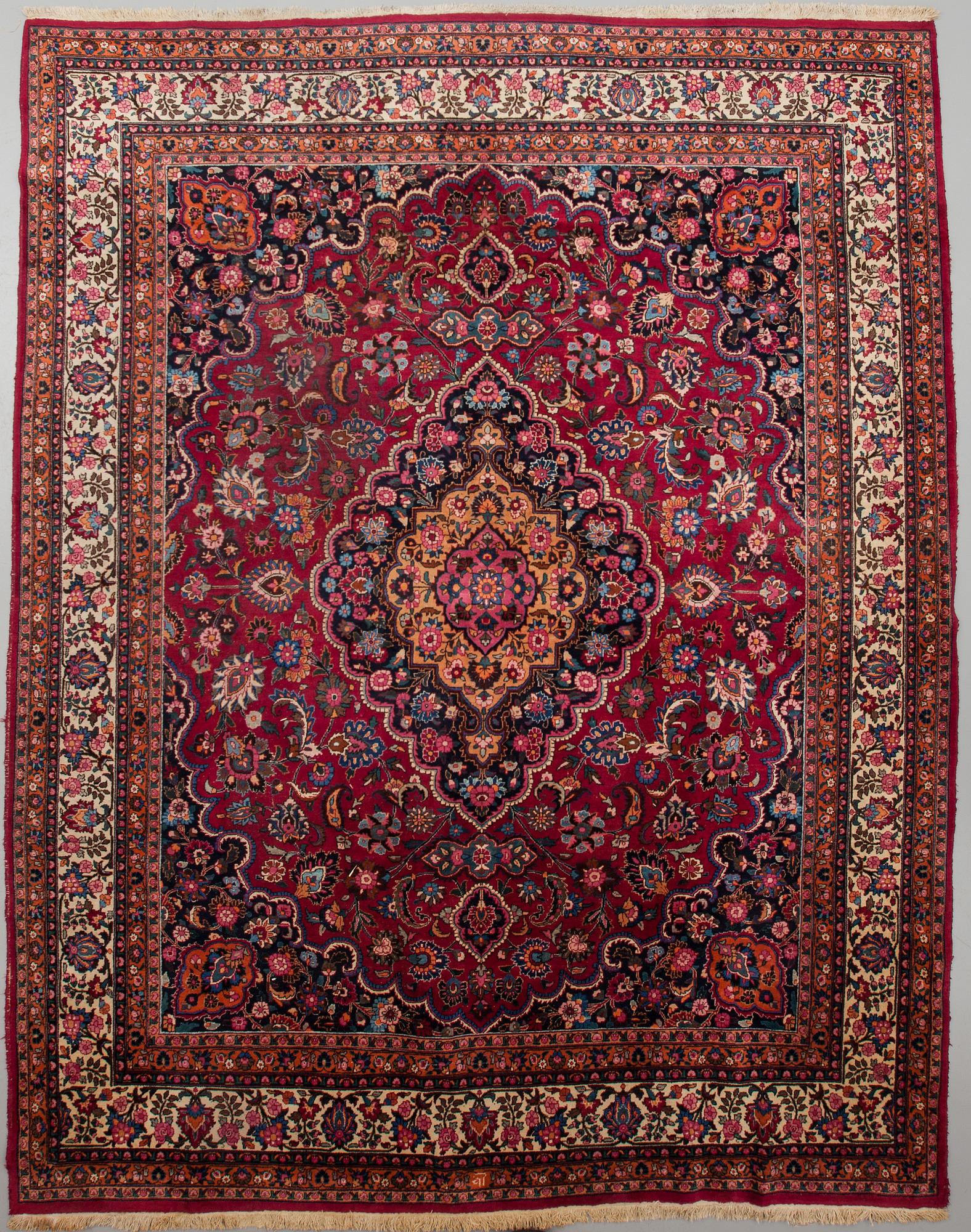 MATTA, old/semiantik, Meshed/Moud. Signerad. Ca 394 x 313 cm.