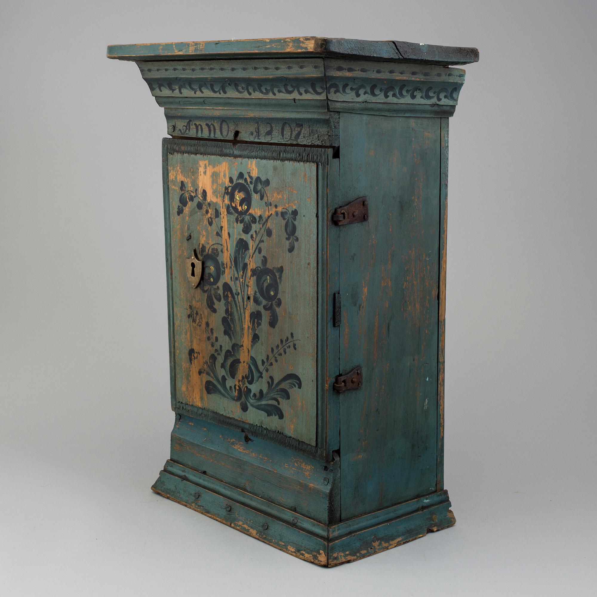 HÄNGSKÅP, allmoge, Hälsingland, daterat anno 1807, sk Tunamåleri.