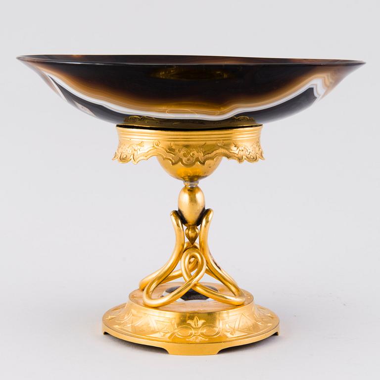 TAZZA, gilt brass and agate, second half of 19th Century.