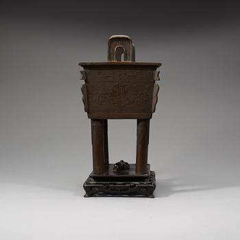 A large bornze censer, Qing dynasty with inscription.