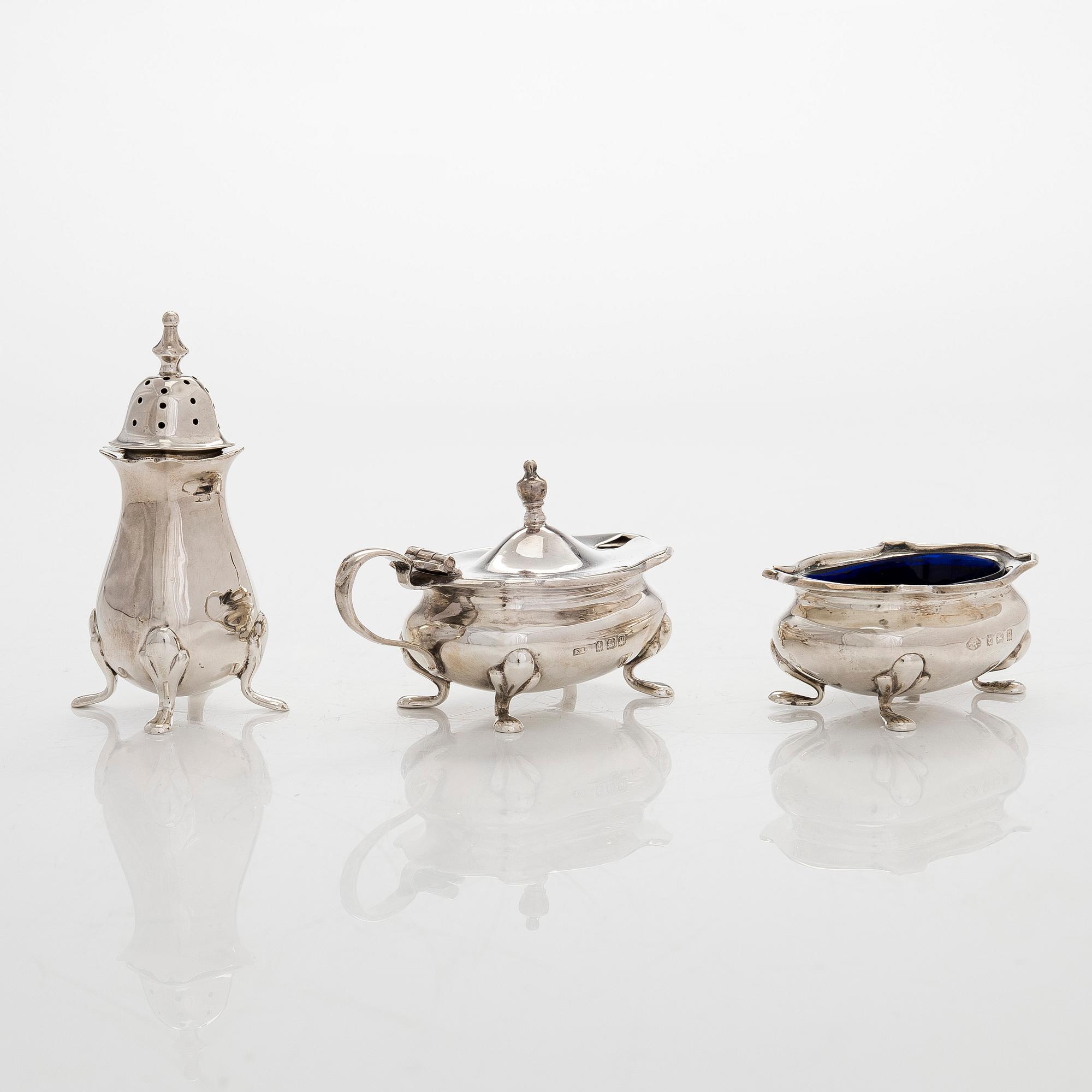 Kryddset, 3 dlr, sterlingsilver, Sheffield och Birmingham, England 1920-30-tal. samt försilvrat fat.