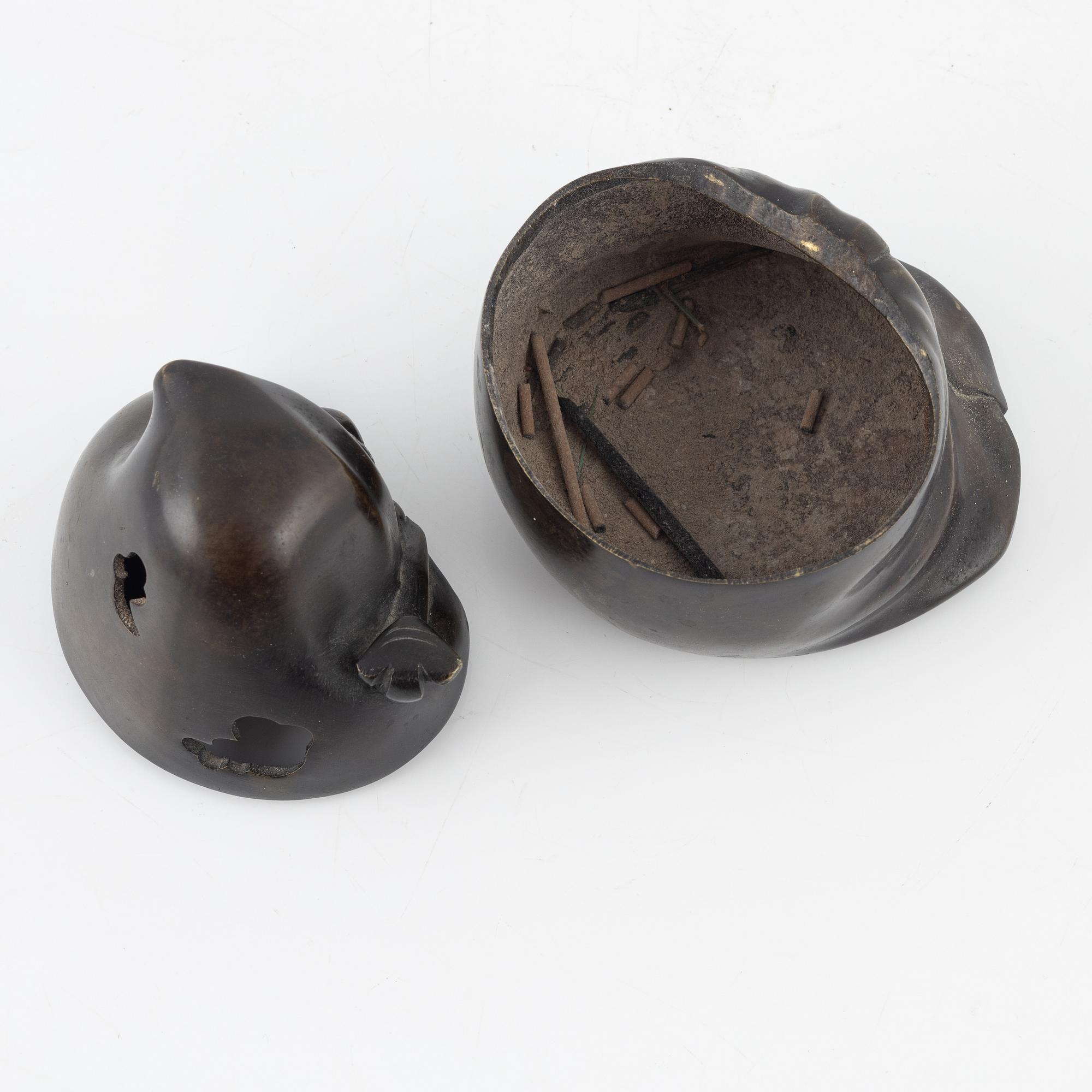 A Japanese bronze censer with cover, 20th Century.