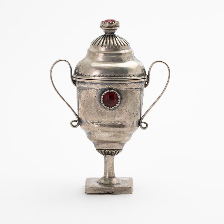 Snuff box, silver, L. P Helt (born 1783), Denmark, first half of the 19th century.