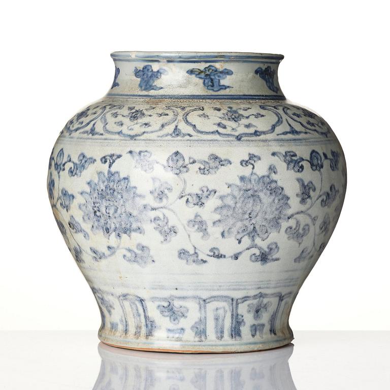 A large blue and white 'lotus' jar, Guan, Ming dynasty, Jiajing, 16th century.