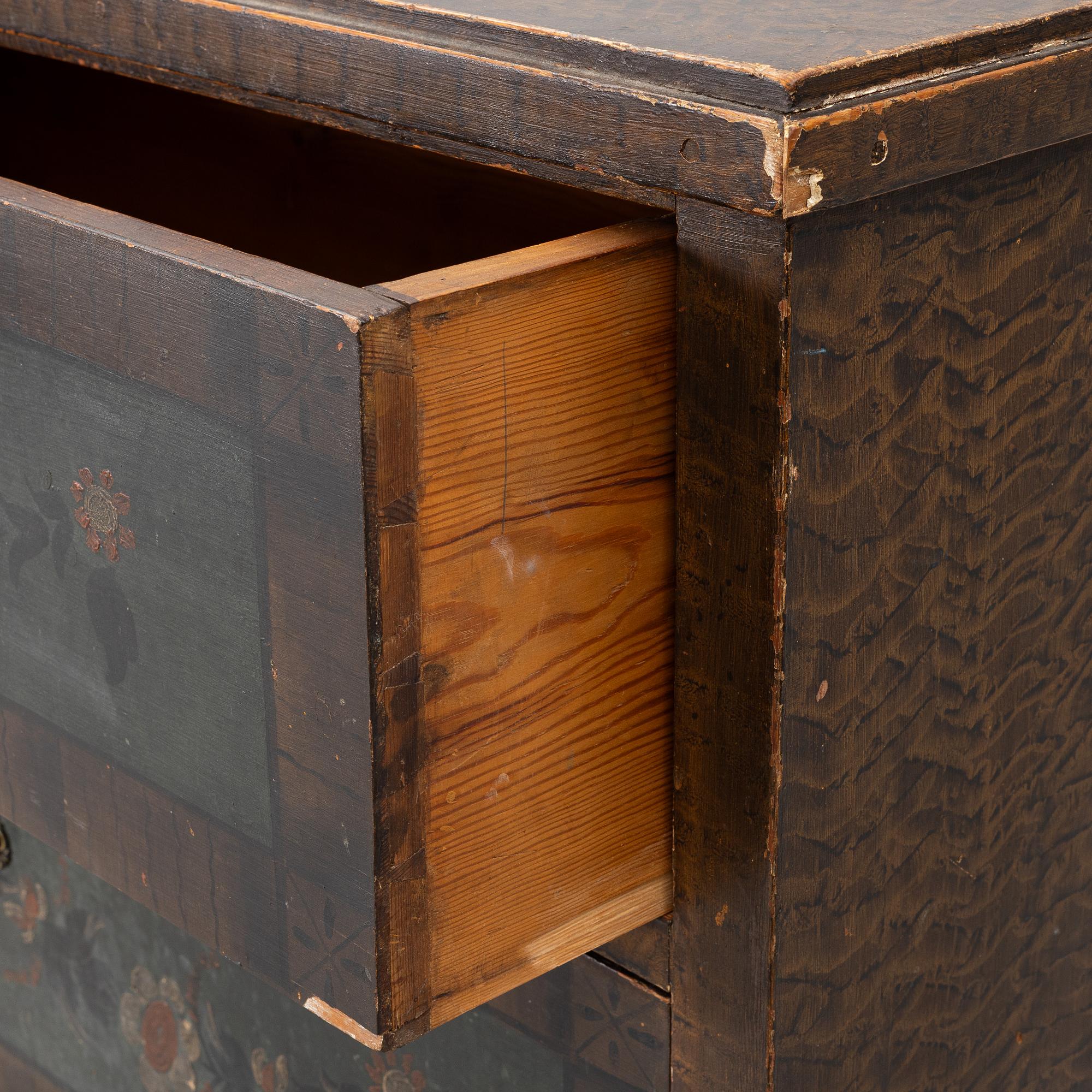 A chest of drawers, late 19th century.