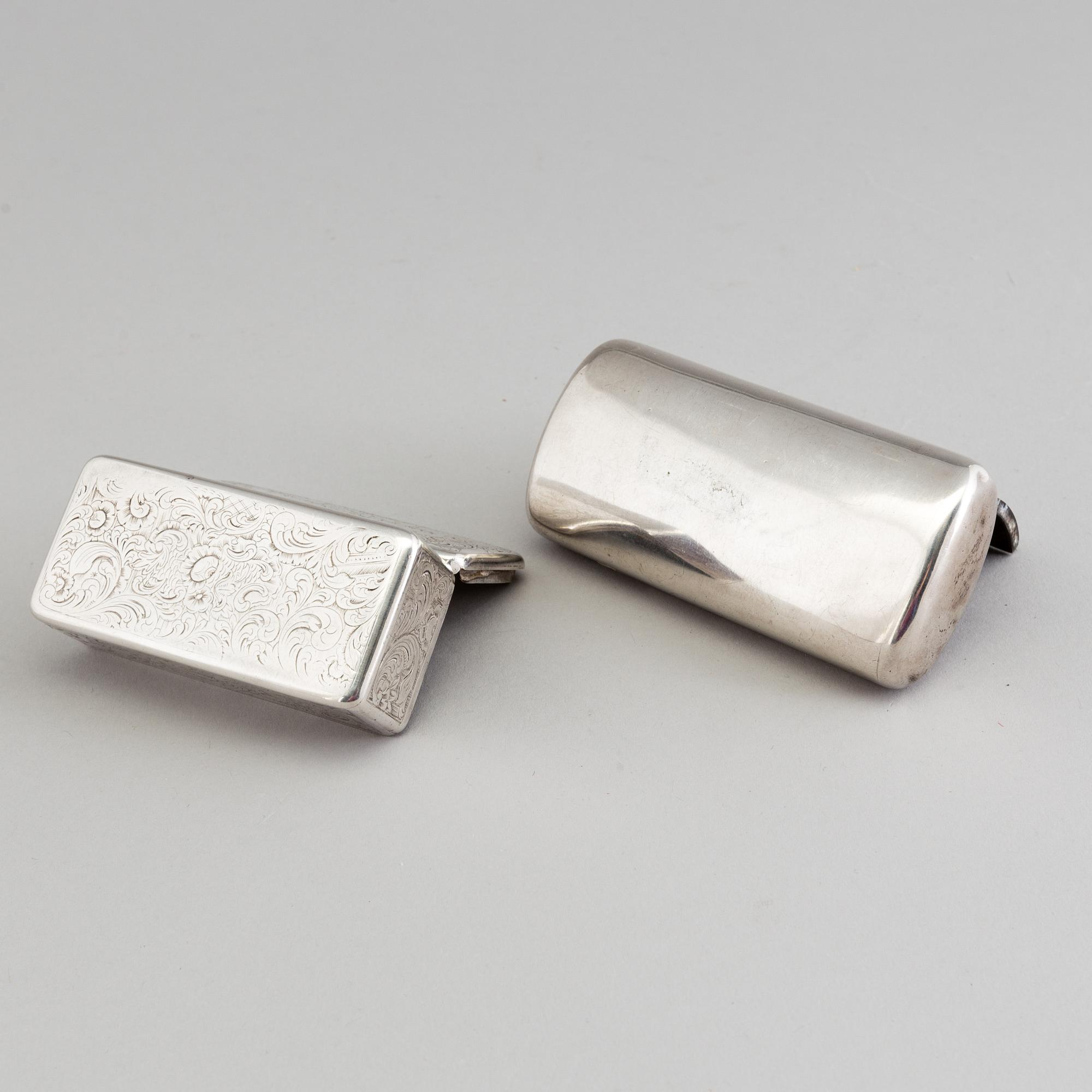 Two silver snuff boxes, C Tengstedt, Gothenburg, 1847, and C. Jonsson, Linköping, 1884. Weight 171 grams.