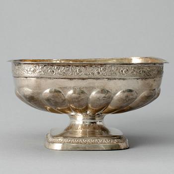 KONFEKTSKÅL, silver, Moskva, 1830. Vikt ca 303.